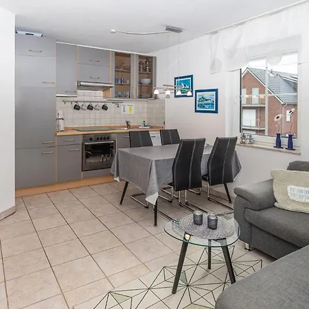 Neptun 10, 4 Apartment