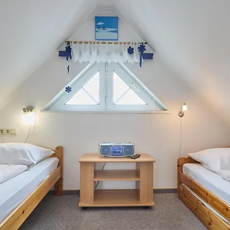 Neptun 10, 4 Apartment